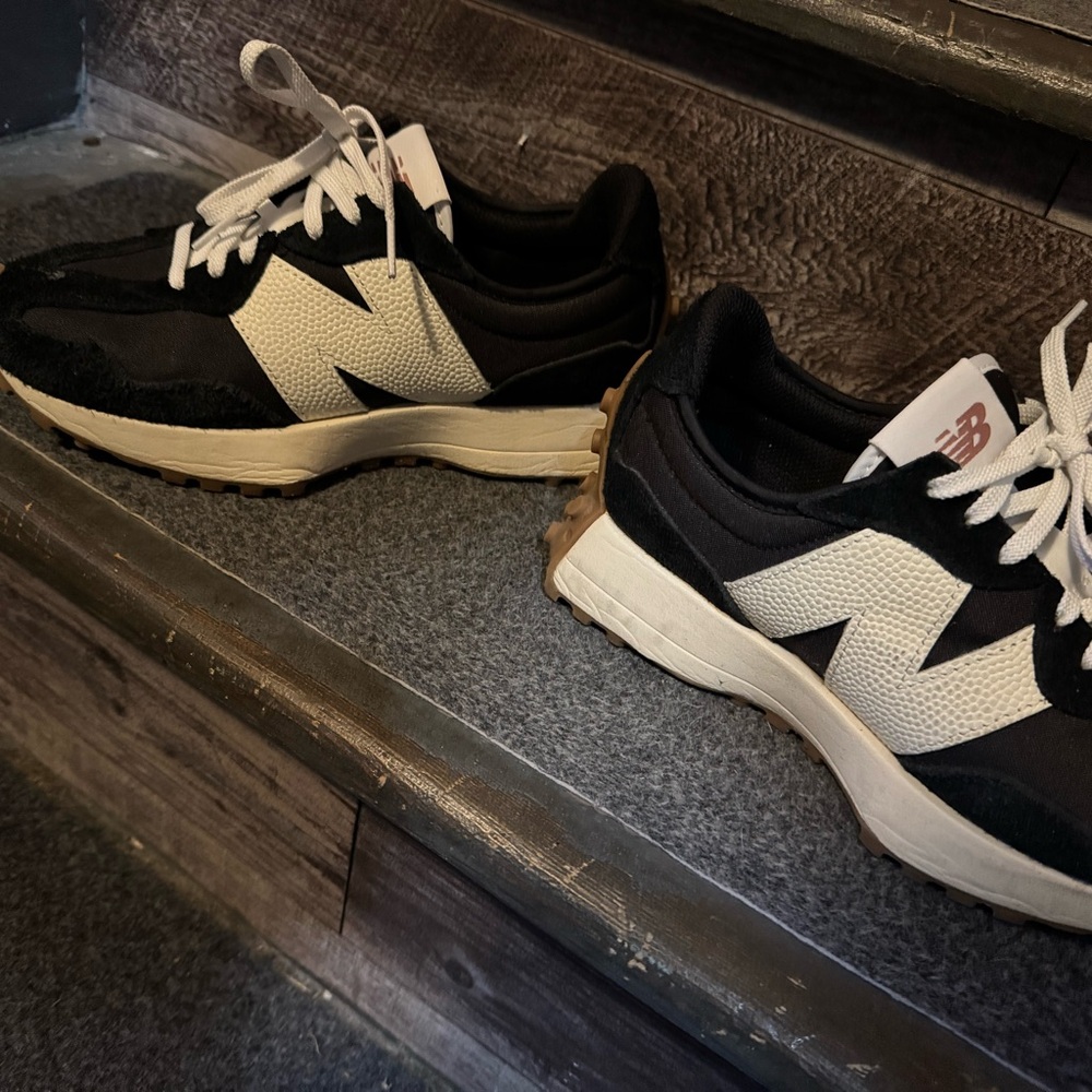 New Balance women’s 327 Black and White Sneakers